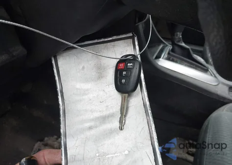 2017 Toyota Corolla Le z USA, uszkodzony, nr VIN 5YFBURHE3HP708553